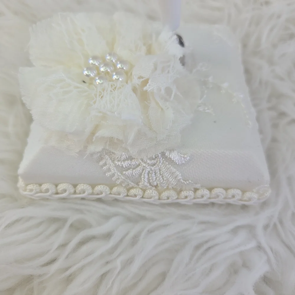Studio His And Hers Lace Embellished Guest Pen with Floral Holder